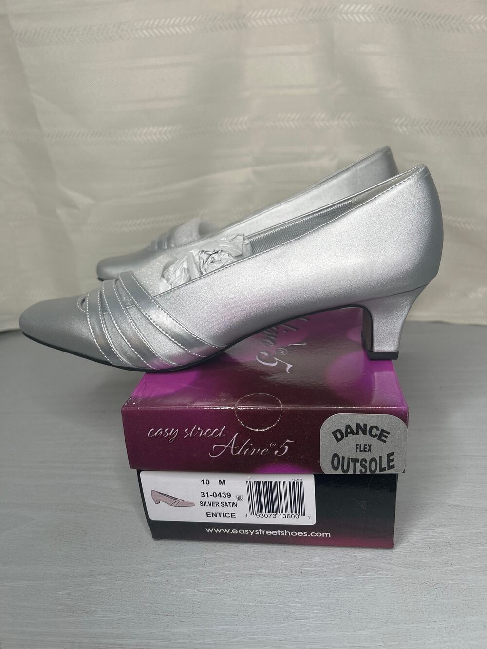 Easy Street Entice Squared Toe Pumps Silver Satin Womens Size 10
